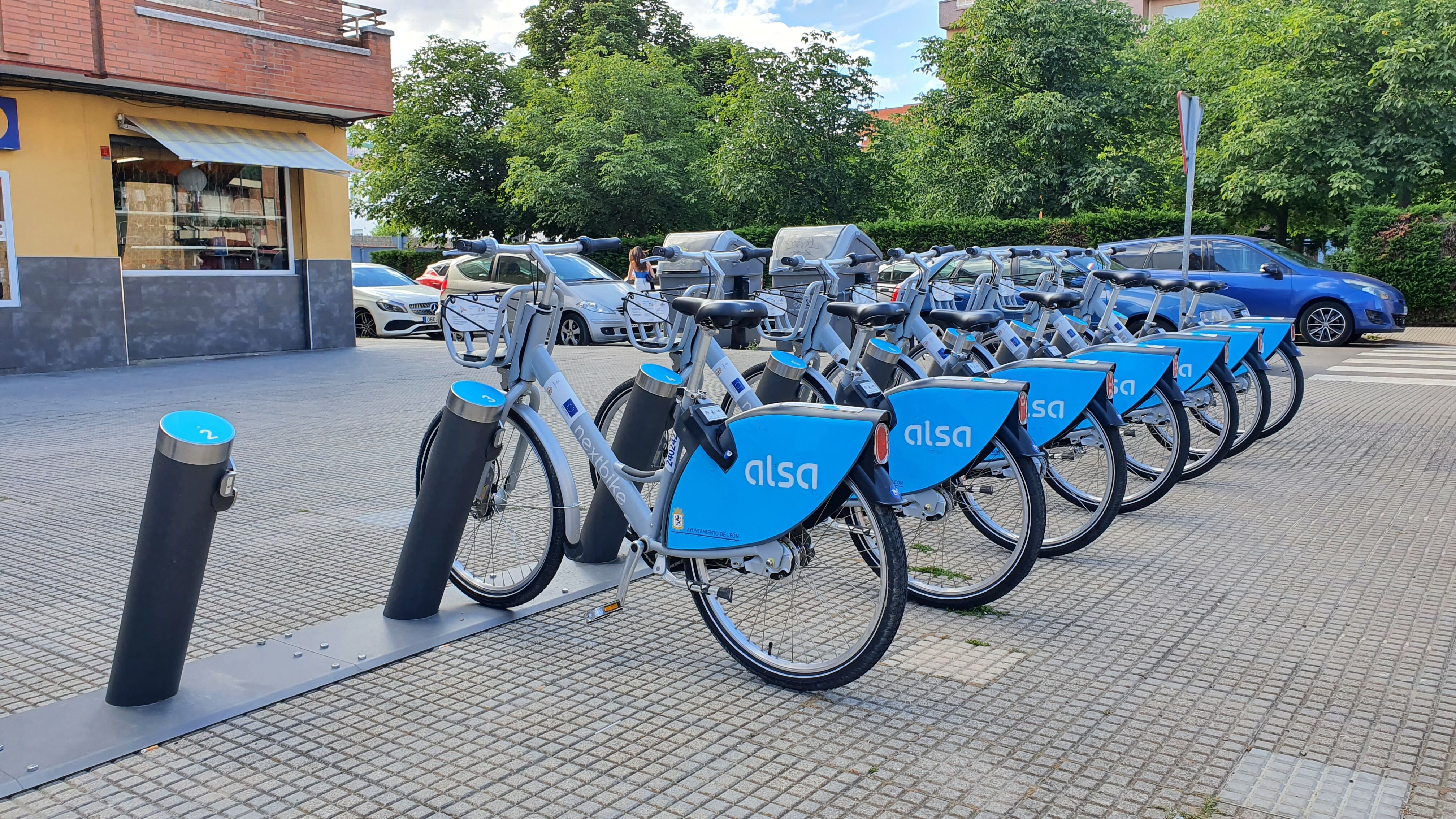 Punto de alquiler de bicicletas en León.