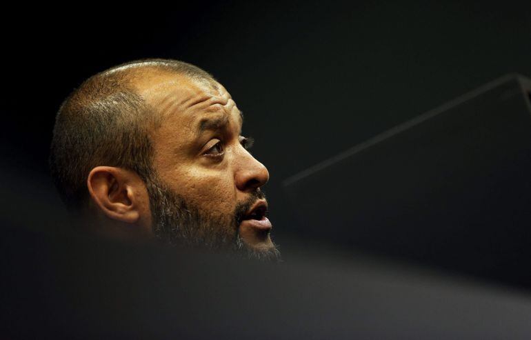 GRA087. Paterna, Valencia (Comunidad Valenciana), 09/01/2015. El entrenador del Valencia, Nuno Espirito Santo, durante la rueda de prensa ofrecida tras el entrenamiento realizado esta manaña previo al encuentro de mañana frente al Celta de Vigo. EFE/Kai Försterling