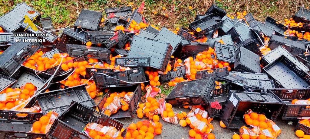 La Guardia Civil busca a un camionero en La Rioja que abandonó su tráiler en llamas