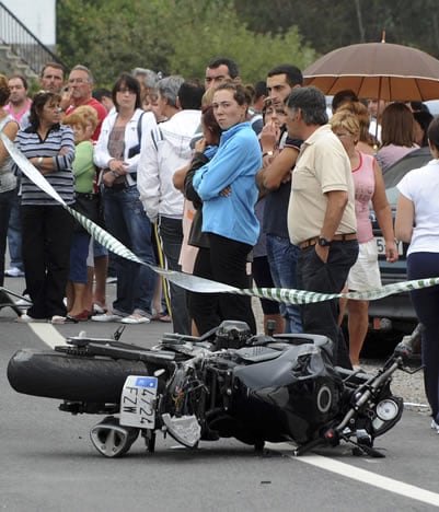 Accidente de moto en Illa de Arousa (Pontevedra) en el que un joven de 26 años ha fallecido