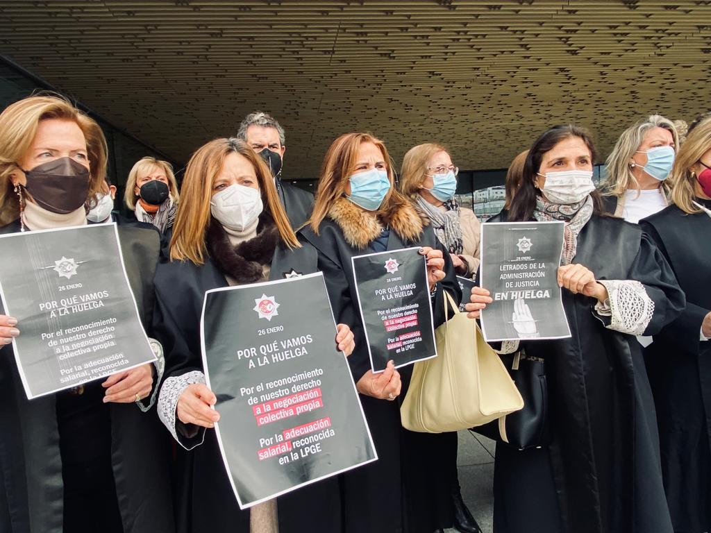 Jornada de huelga de los letrados de la administración de Justicia en Córdoba