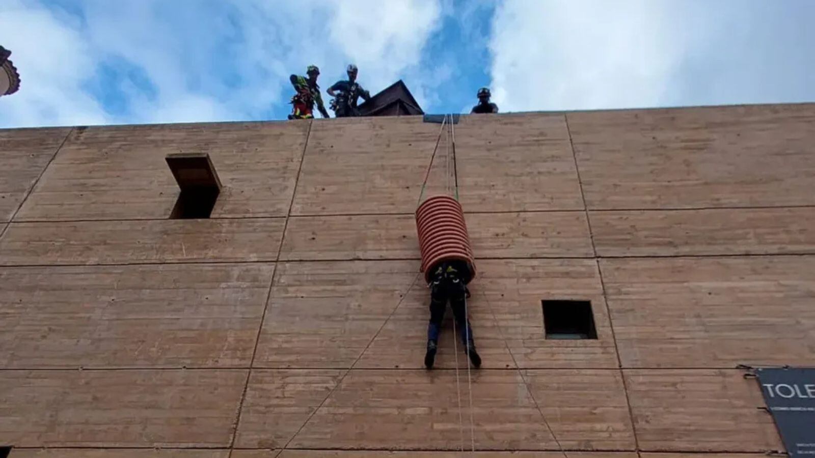 Imagen de archivo de una de las maniobras de las Jornadas de Rescate en altura de Toledo