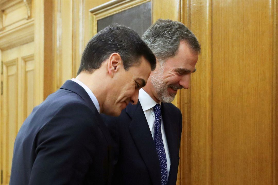 Pedro Sánchez y el rey Felipe Vi durante su encuentro en la Zarzuela este miércoles 