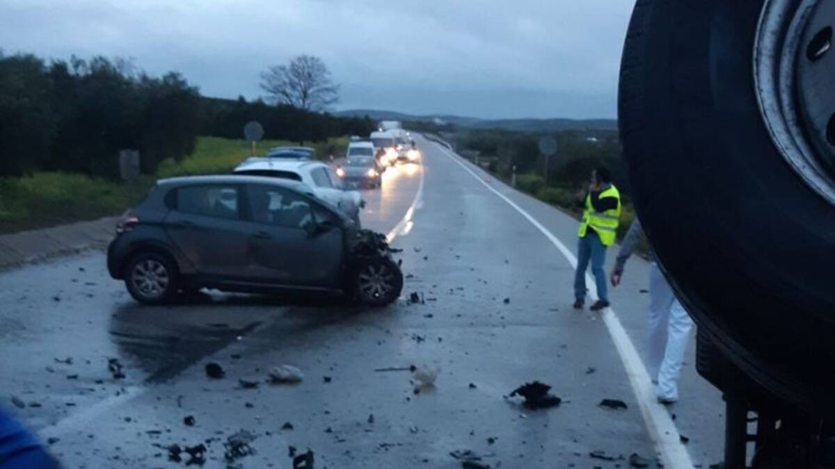 Dos fallecidos y dos heridos en un grave accidente en la N-432
