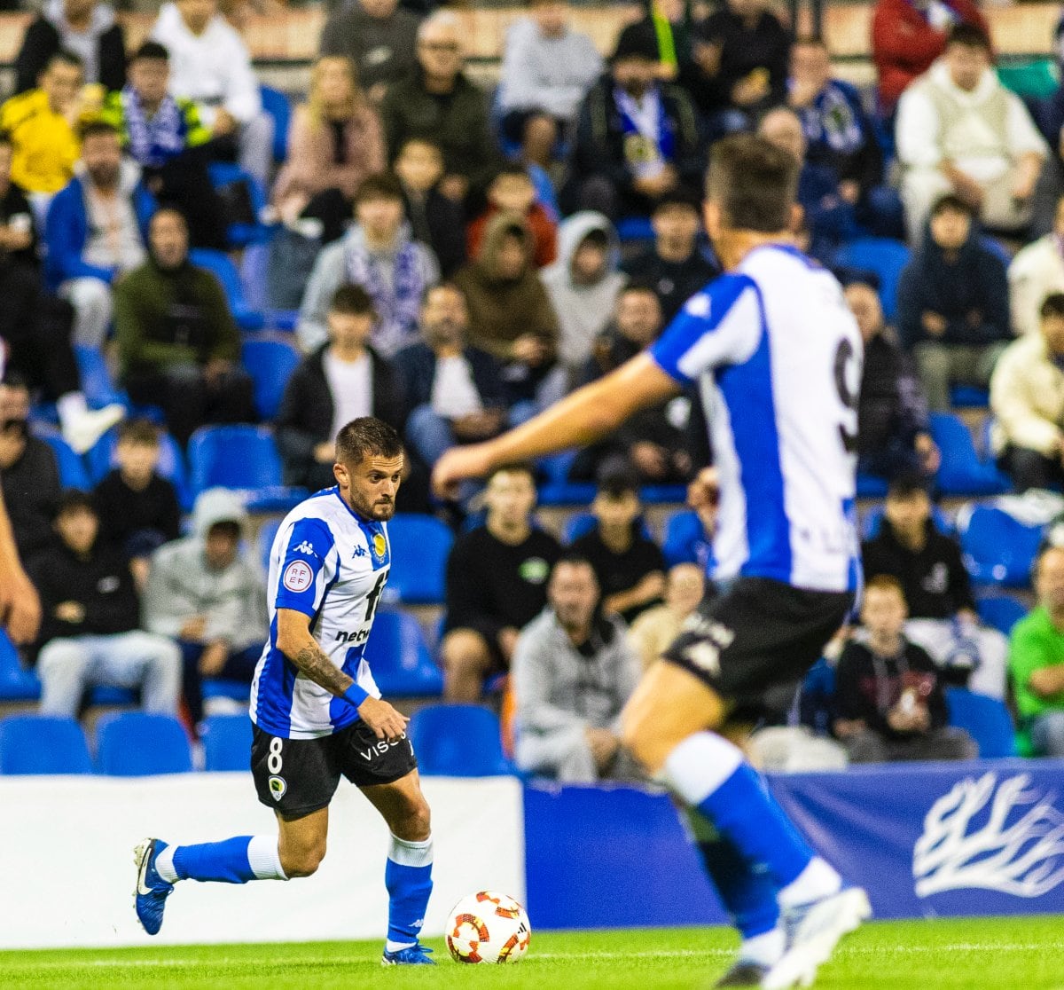 José Artiles, jugador del Hércules, frente al Marbella en el Rico Pérez