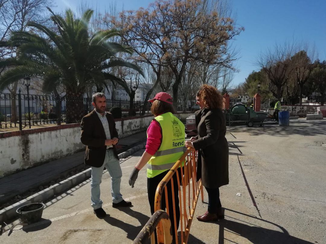 El concejal de Obras, Fco. Márquez y la alcaldesa, Teresa Valdenebro han visitado las actuaciones