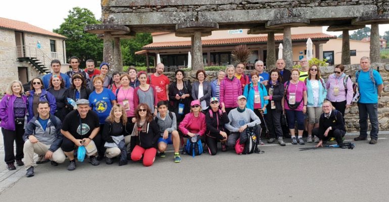 Grupo de peregrinos jienenses en la localidad de Cee.