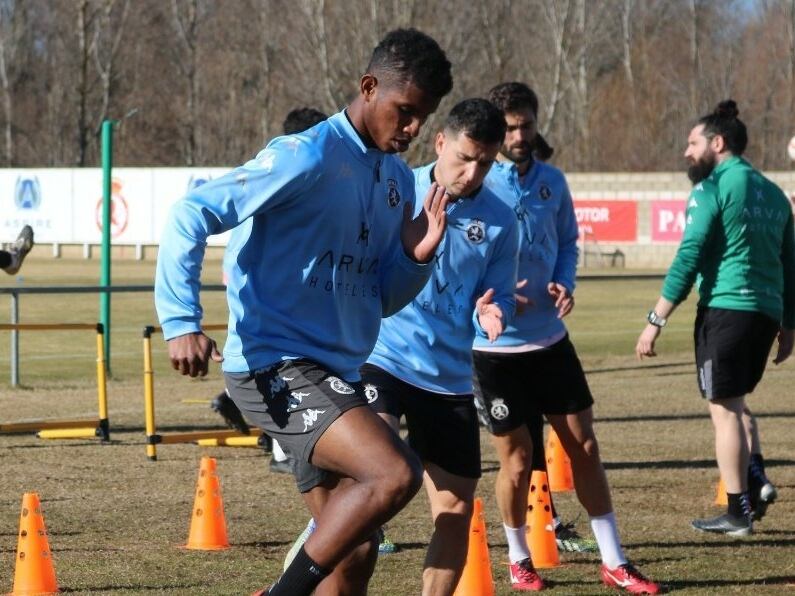 Escobar realizó su primer entrenamiento con la Cultural