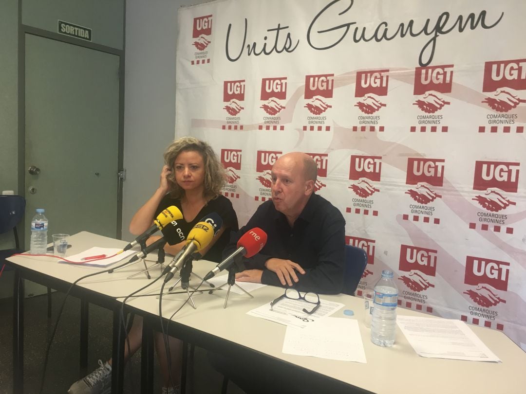 Alícia Buil, secretària del Sector d&#039;Alimentació, Begudes i Tabac de la UGT FICA Catalunya, i Xavi Casas, secretari general de la UGT Comarques Gironines