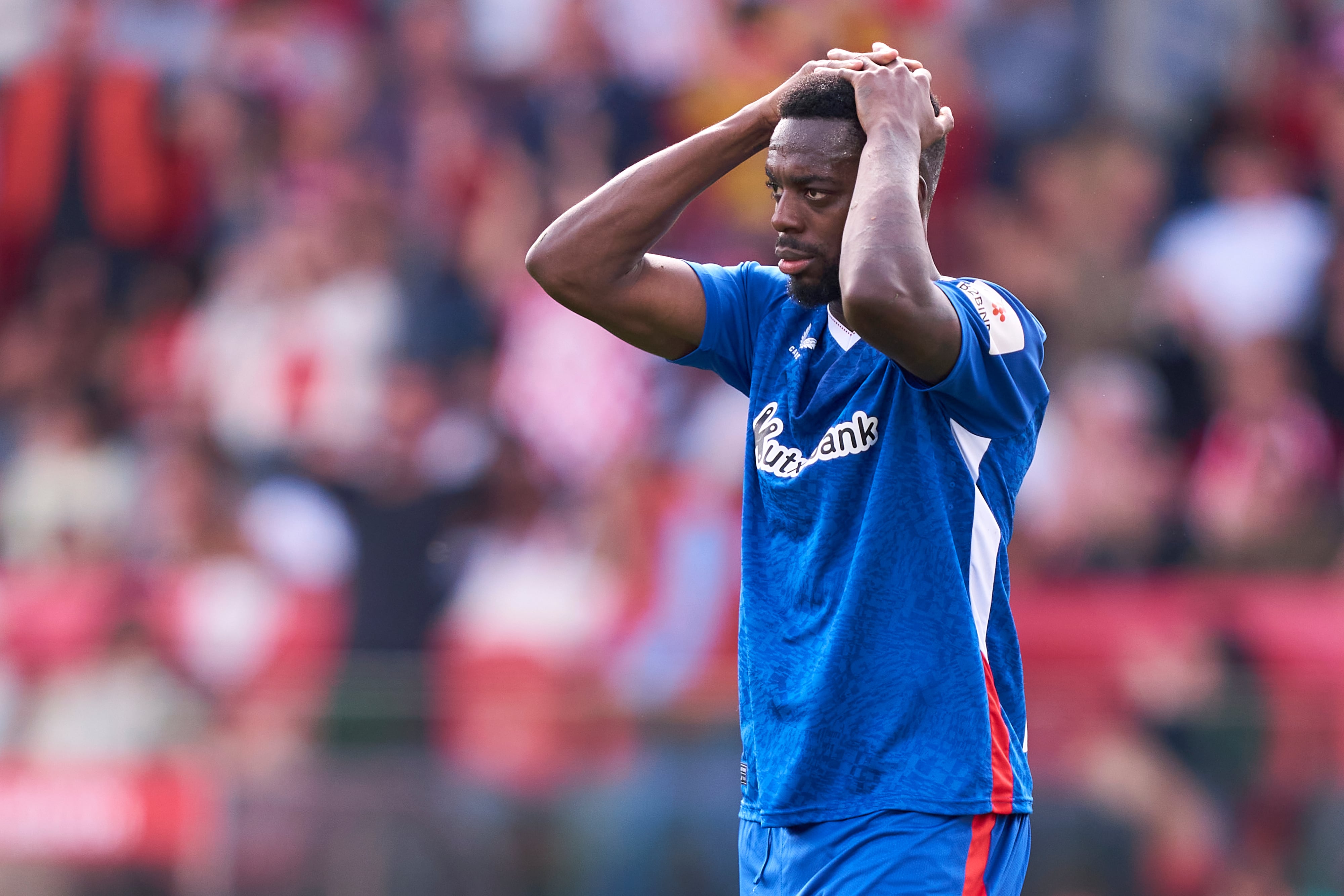 Iñaki Williams se lamenta por su error desde el punto de penalti en el partido ante el Girona, disputado en Montilivi este domingo