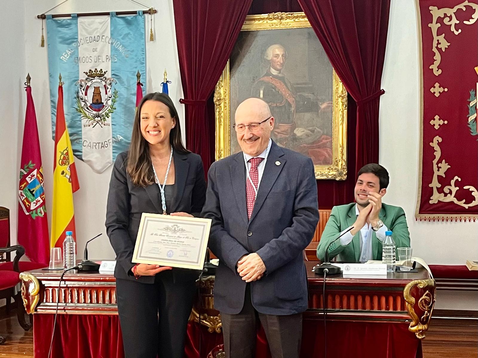 Carmen Conesa, consejera de Cultura, visita La Económica de Cartagena.