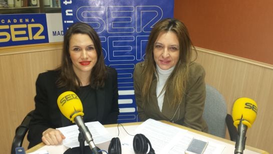 Libertad Álvarez (i), trabajadora social de ADAVIR, y Virginia González, adjunta a la dirección de residencias ADAVIR