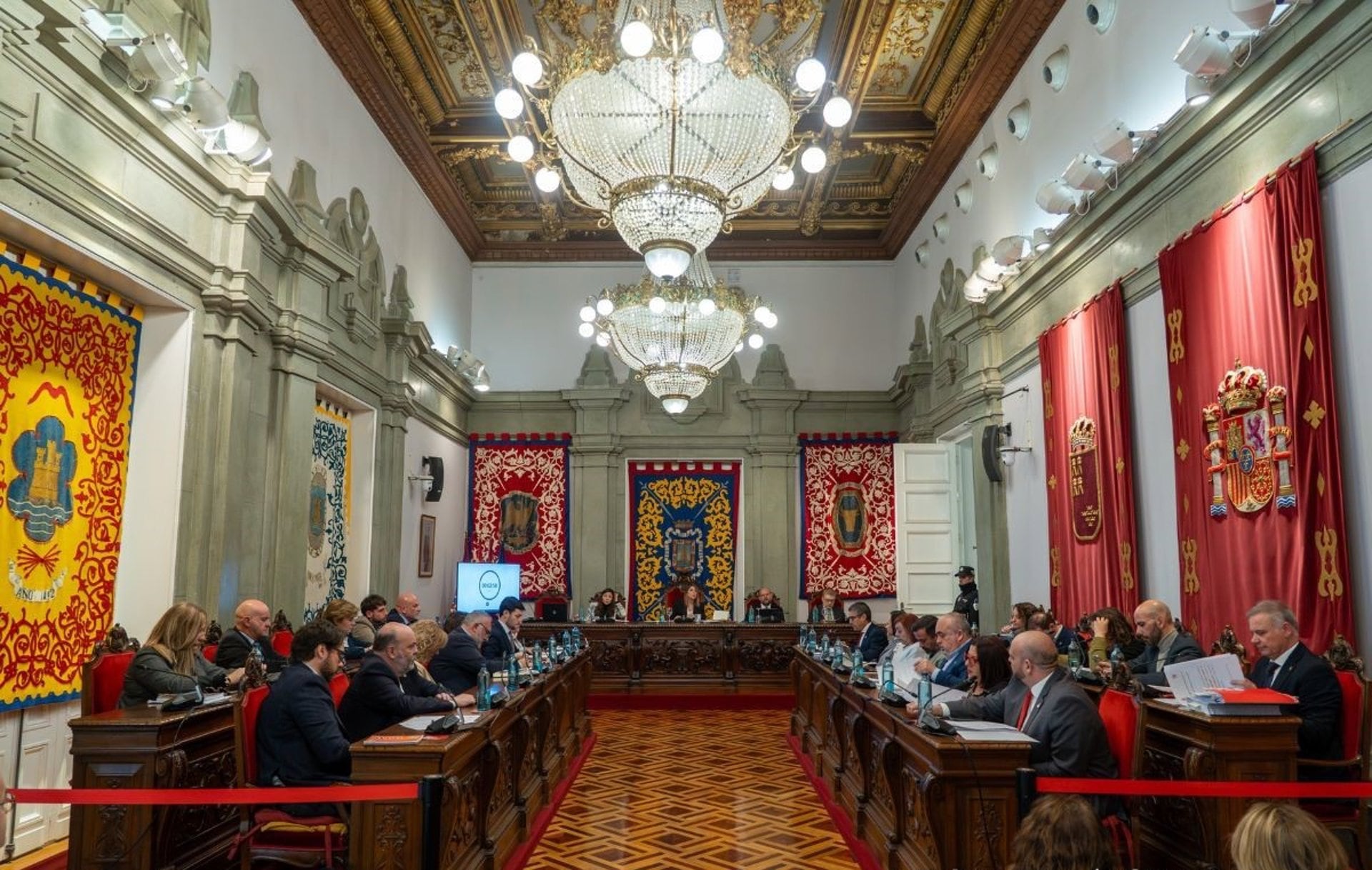 Reunión del Pleno del Ayuntamiento de Cartagena.
El Pleno del Ayuntamiento de Cartagena se ha reunido este 9 de enero de forma extraordinaria para modificar el Plan Económico Financiero 2025-2026, así como aprobar de forma inicial el Presupuesto General de 2026. El concejal de Hacienda, Ignacio Jáudenes, ha sido el encargado de presentar ambas iniciativas del Gobierno municipal en esta sesión plenaria presidida por la alcaldesa Noelia Arroyo.
POLITICA ESPAÑA EUROPA MURCIA SOCIEDAD
AYUNTAMIENTO DE CARTAGENA