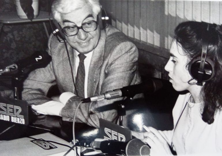 López Gavela, junto a la periodista Angélica Rubio, en Radio Bierzo