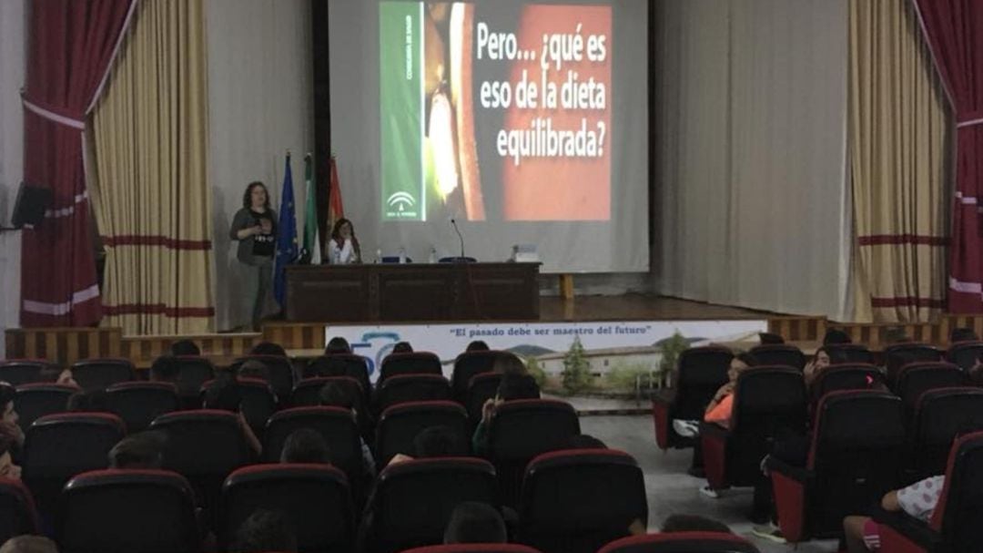 Actividad en el salón de actos del IES Francisco Marín de Siles.