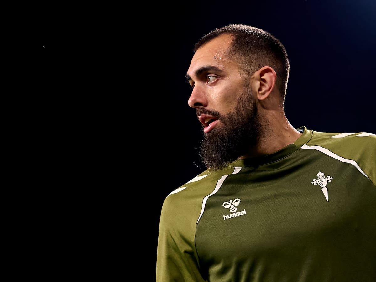 Borja Iglesias: "Sería más feliz siendo maricón que uno de los que me insultan"