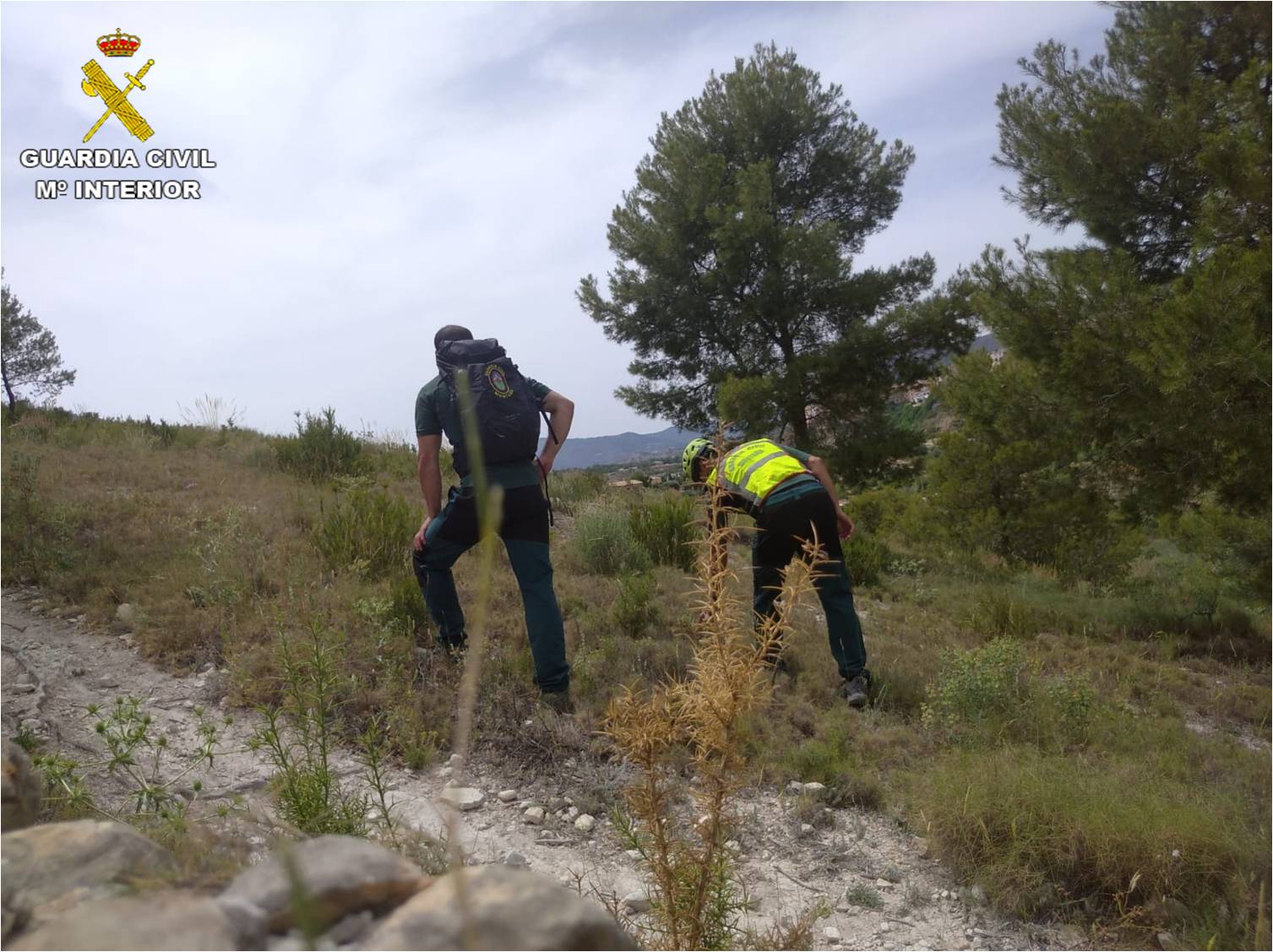 Efectivos de la Guardia Civil participan en el dispositivo de búsqueda en el paraje natural del Puig Campana