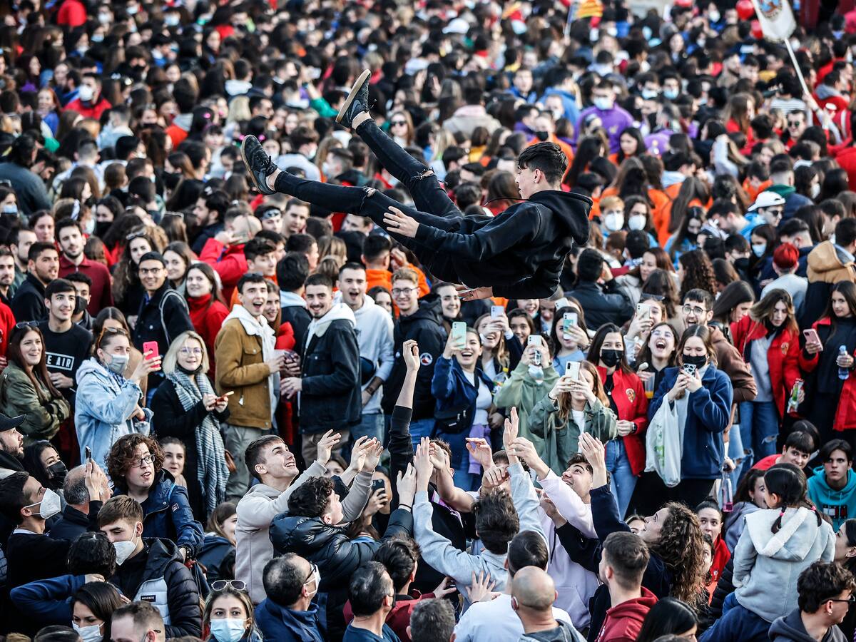 Las verbenas descontroladas y un impacto económico menor del esperado marcan el balance de las Fallas de 2022