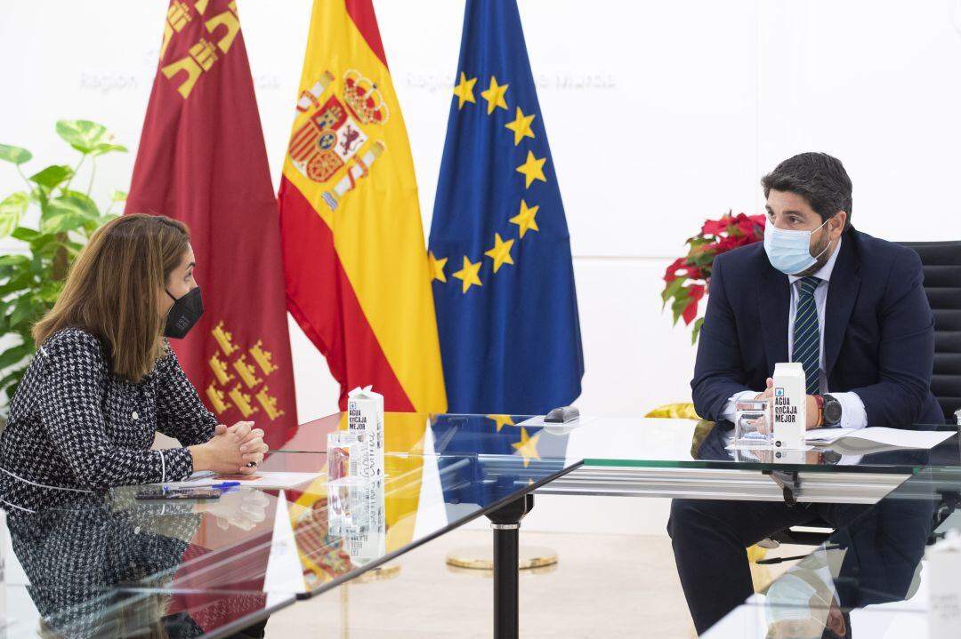 Fernando López Miras se reúne con la presidenta del Colegio Oficial de Farmacéuticos de Murcia