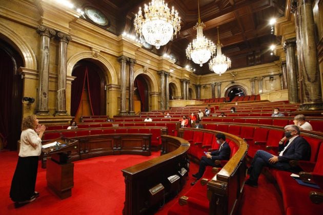 La conseller de Justicia, Ester Capella, durante su intervención en el debate de la proposición de ley de contención de rentas de alquiler de viviendas.