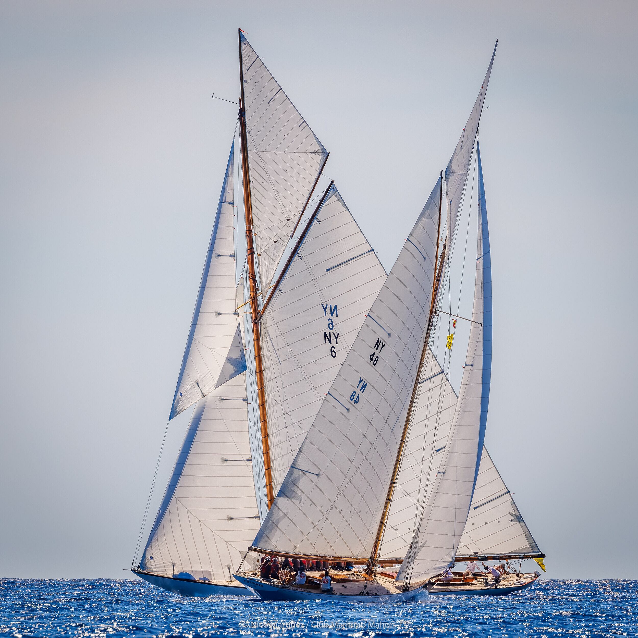 La Copa del Rei permet veure imatges espectaculars sobre el mar.