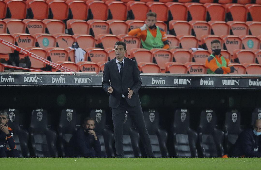 Javi Gracia head coach of Valencia  during the La Liga Santader match between Valencia CF and Getafe CF at Estadio Mestalla on November 01, 2020 in Valencia, Spain. Football Stadiums around Europe remain empty due to the Coronavirus Pandemic as Government social distancing laws prohibit fans inside venues resulting in fixtures being played behind closed doors. 