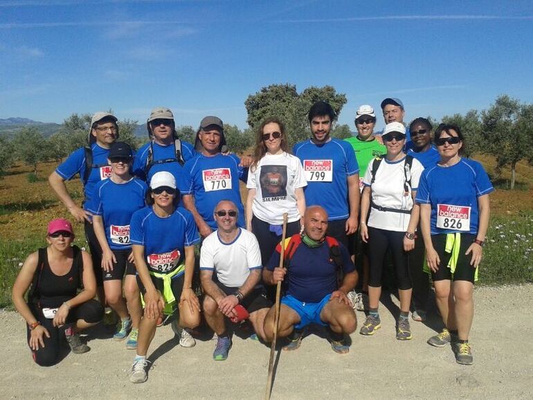 Remedios junto a un grupo de amigos de su marido durante una ruta por la Serranía de Ronda