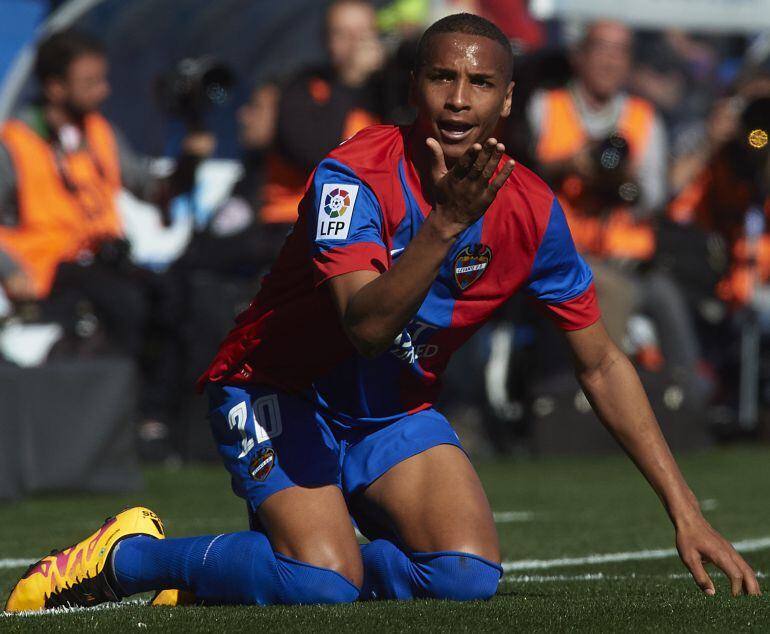 VALENCIA, SPAIN - FEBRUARY 07:  Deyverson of Levante reacts on the pitch during the La Liga match between Levante UD and FC Barcelona at Ciutat de Valencia on February 07, 2016 in Valencia, Spain. 