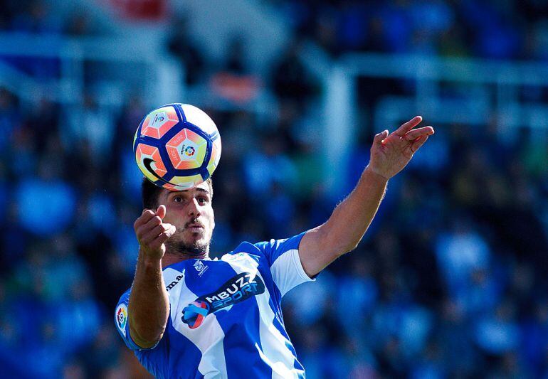 Gabriel disputa un balón en un partido del Leganés