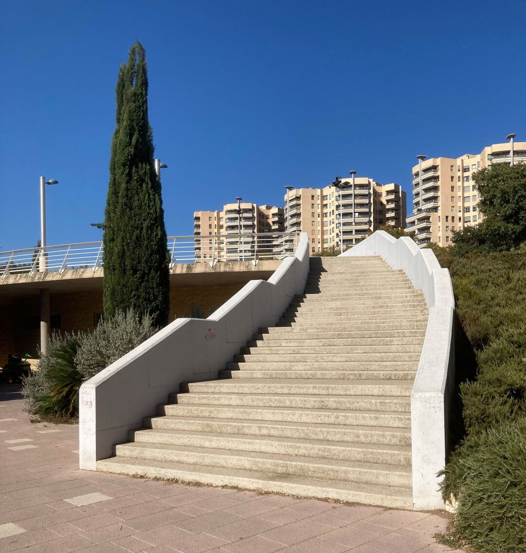 Entrada a uno de los accesos al jardín del Turia de  València