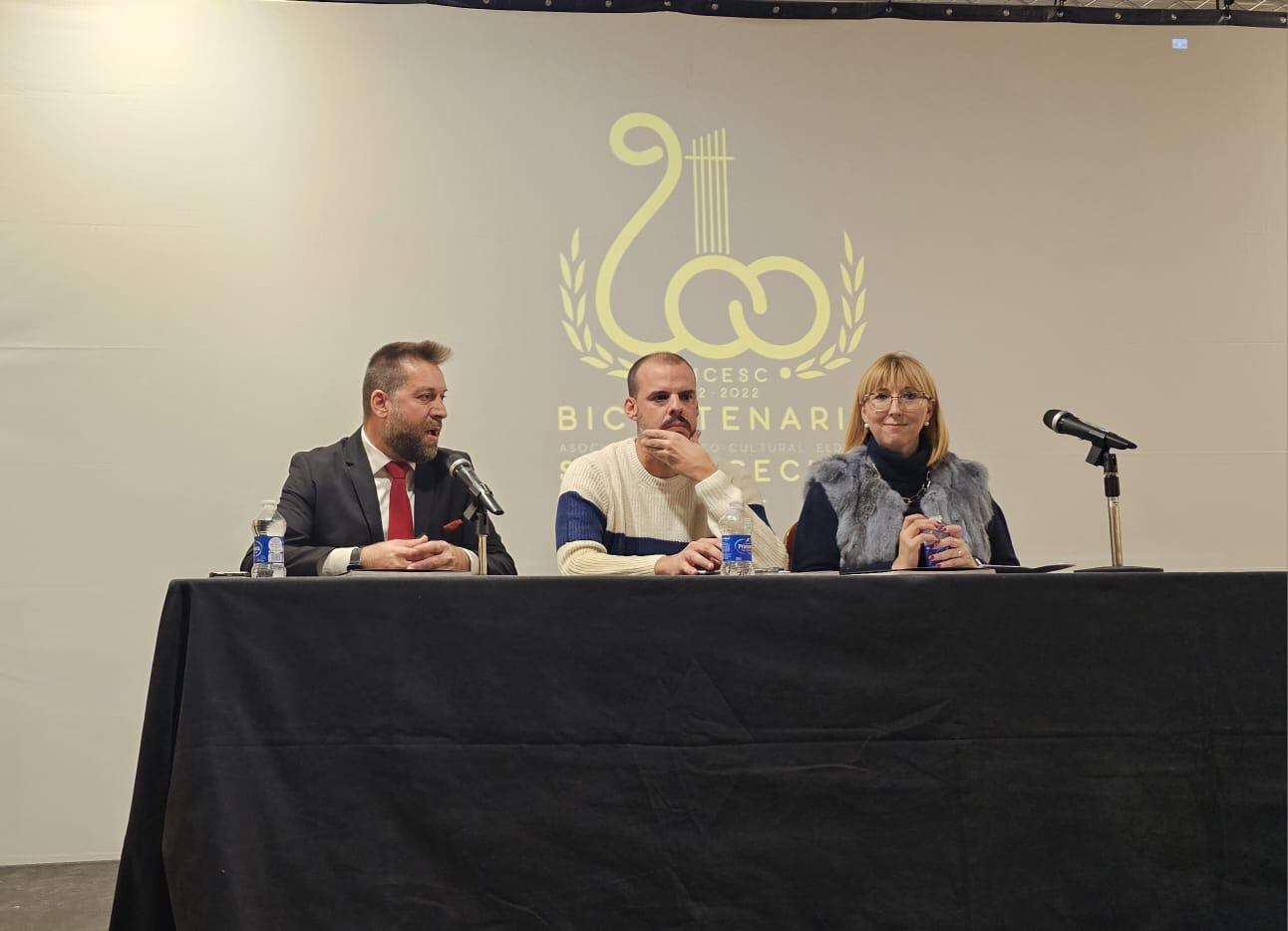 La AMCE Santa Cecilia presenta su libro y vídeo del BIcentenario