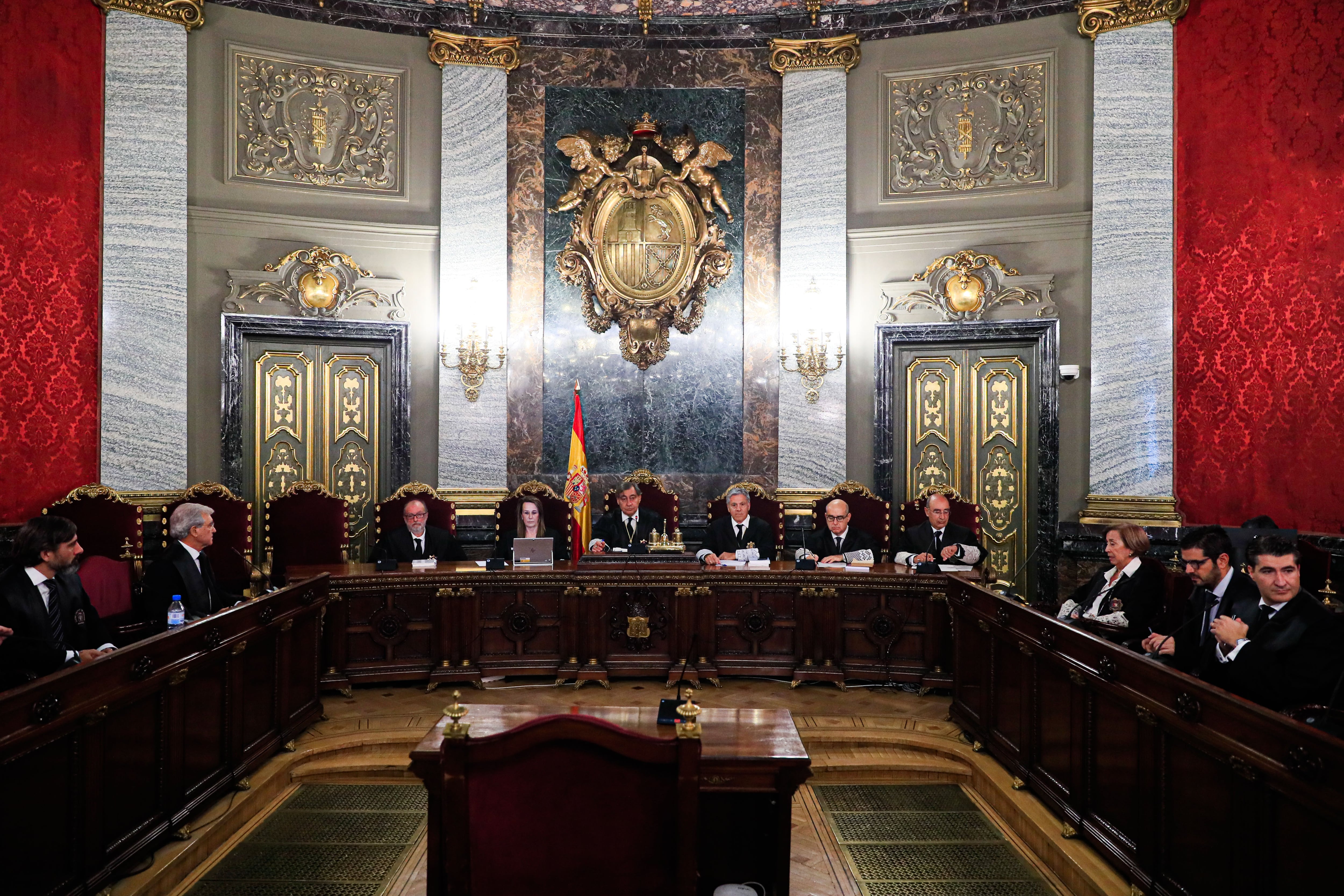 Los  magistrados del Tribunal Supremo celebran la vista pública para revisar la sentencia del &quot;caso Osasuna&quot;, la primera condena sobre corrupción deportiva dictada en España por amaño de partidos en la temporada 2013-2014, este miércoles en el Alto Tribunal