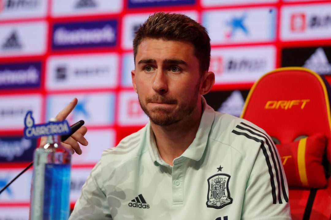 Laporte, jugador de la Selección Española, en rueda de prensa