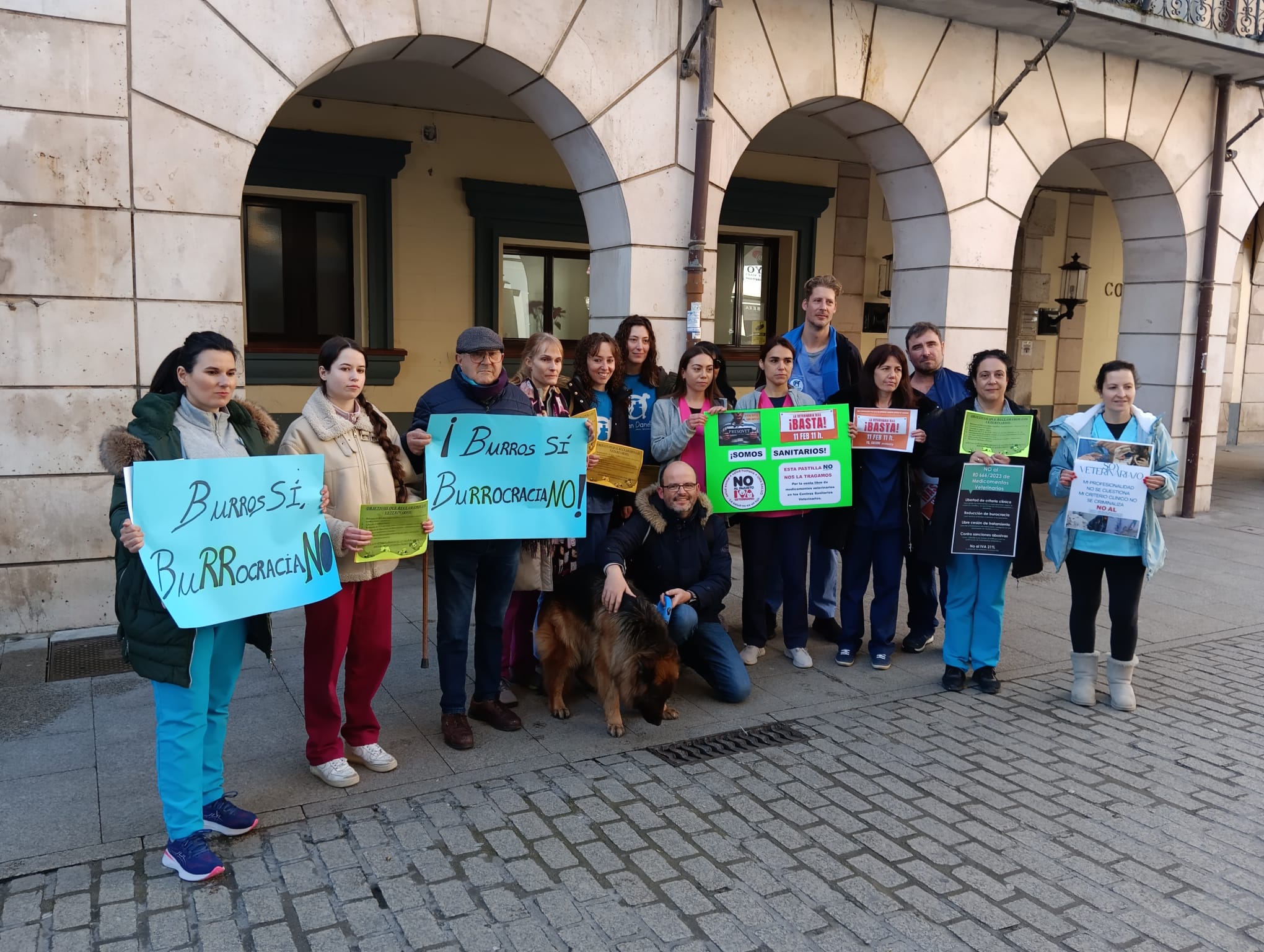 Concentración del sector veterinario en la Plaza Mayor de Aranda