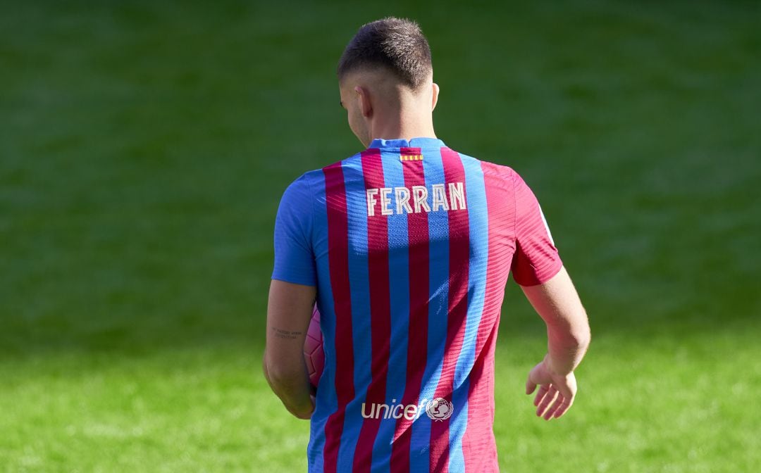 Ferran, durante su presentación con el Barça