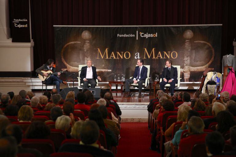 Momento del 'Mano a mano' entre el Lebrijano y Pepe Luis Vázquez