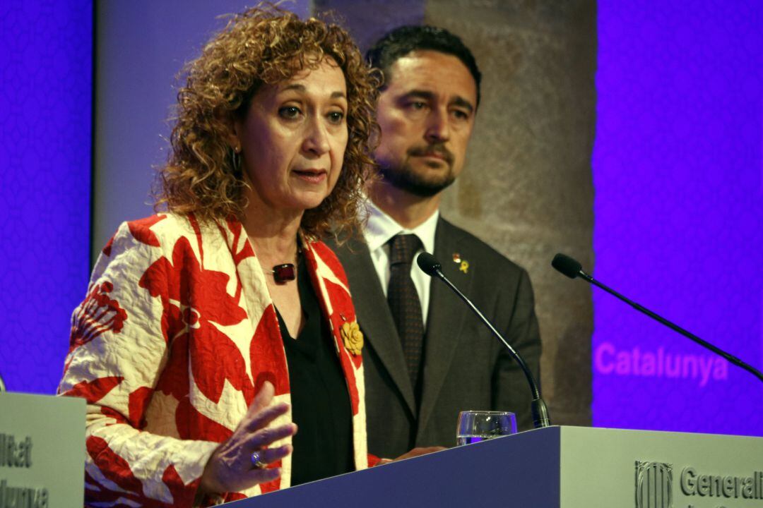 Els consellers Ester Capell i Damià Calvet, durant la roda de premsa