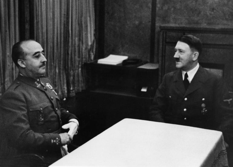 Francisco Franco y Adolf Hitler durante su encuentro en la estación de Hendaya (Francia)