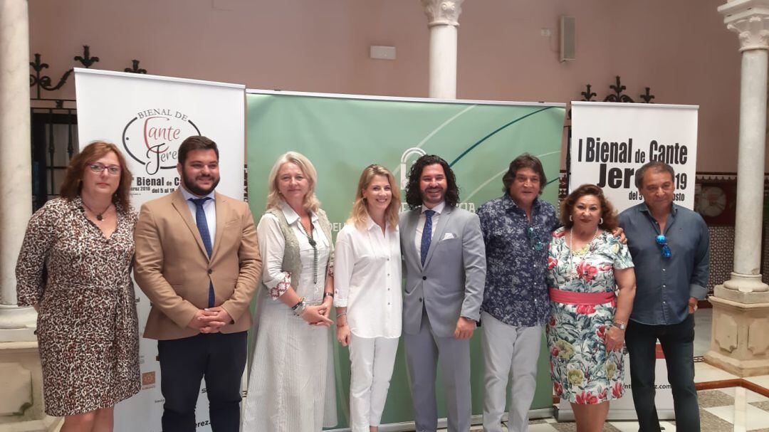 Promotores y colaboradores de la I Bienal del Cante en Jerez