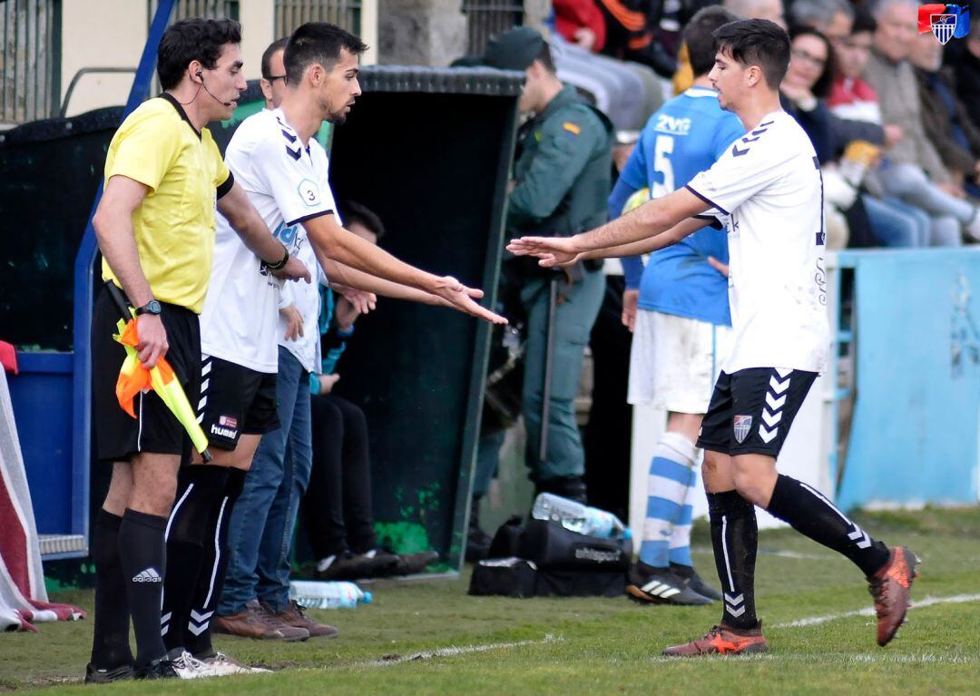 Javi Borrego tuvo que abandonar el partido ante el CD La Granja