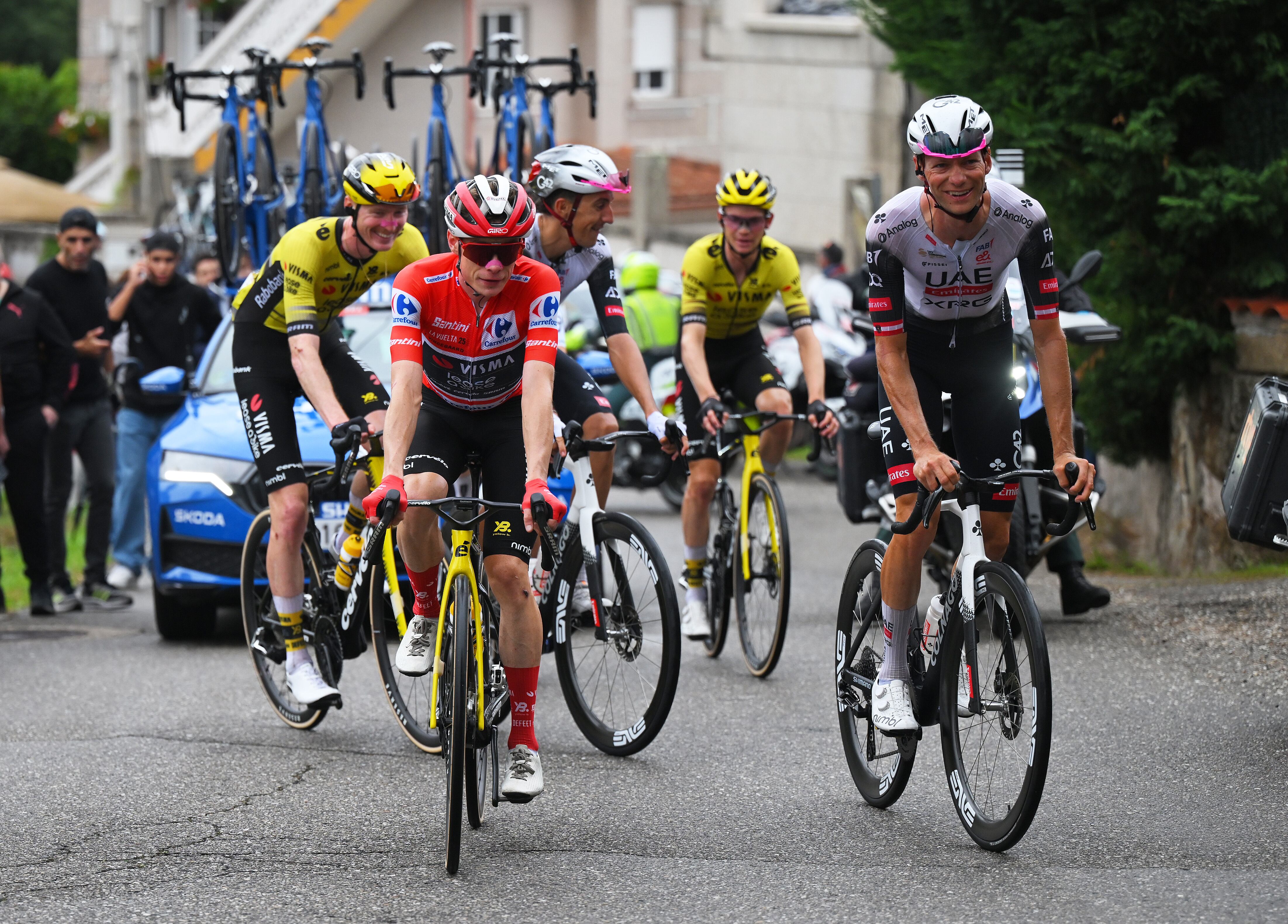 Jonas Vingegaard, líder de La Vuelta 2025 a su paso por Galicia