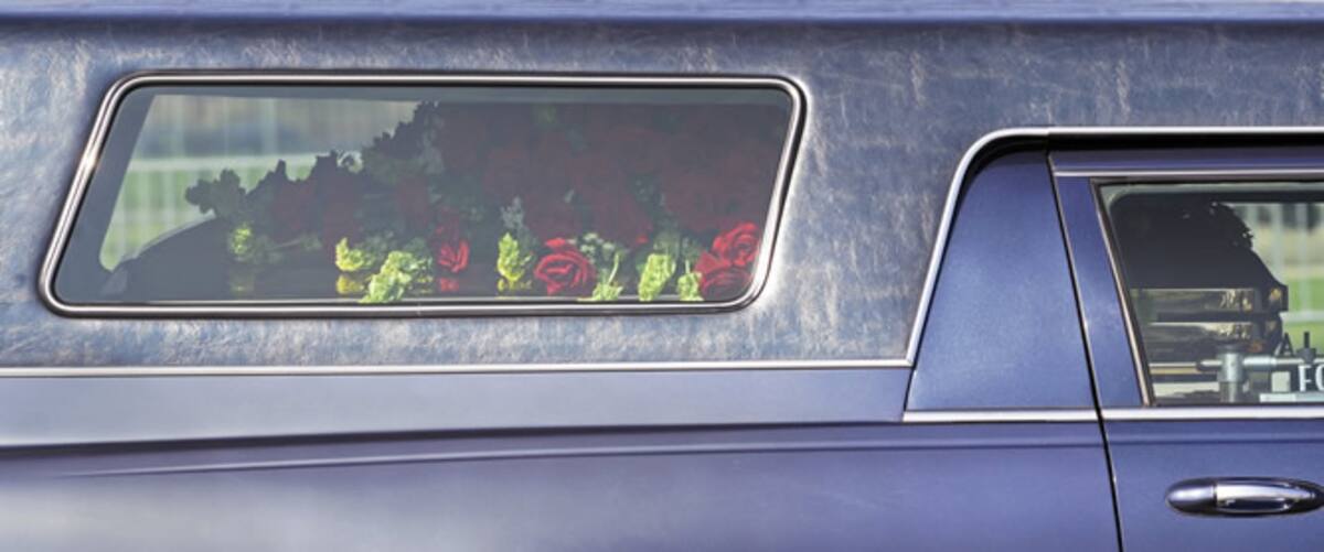 Homenaje de despedida para el rey del pop. El féretro de Michael se dirige al Staples Center para ser aclamado por última vez por sus fans