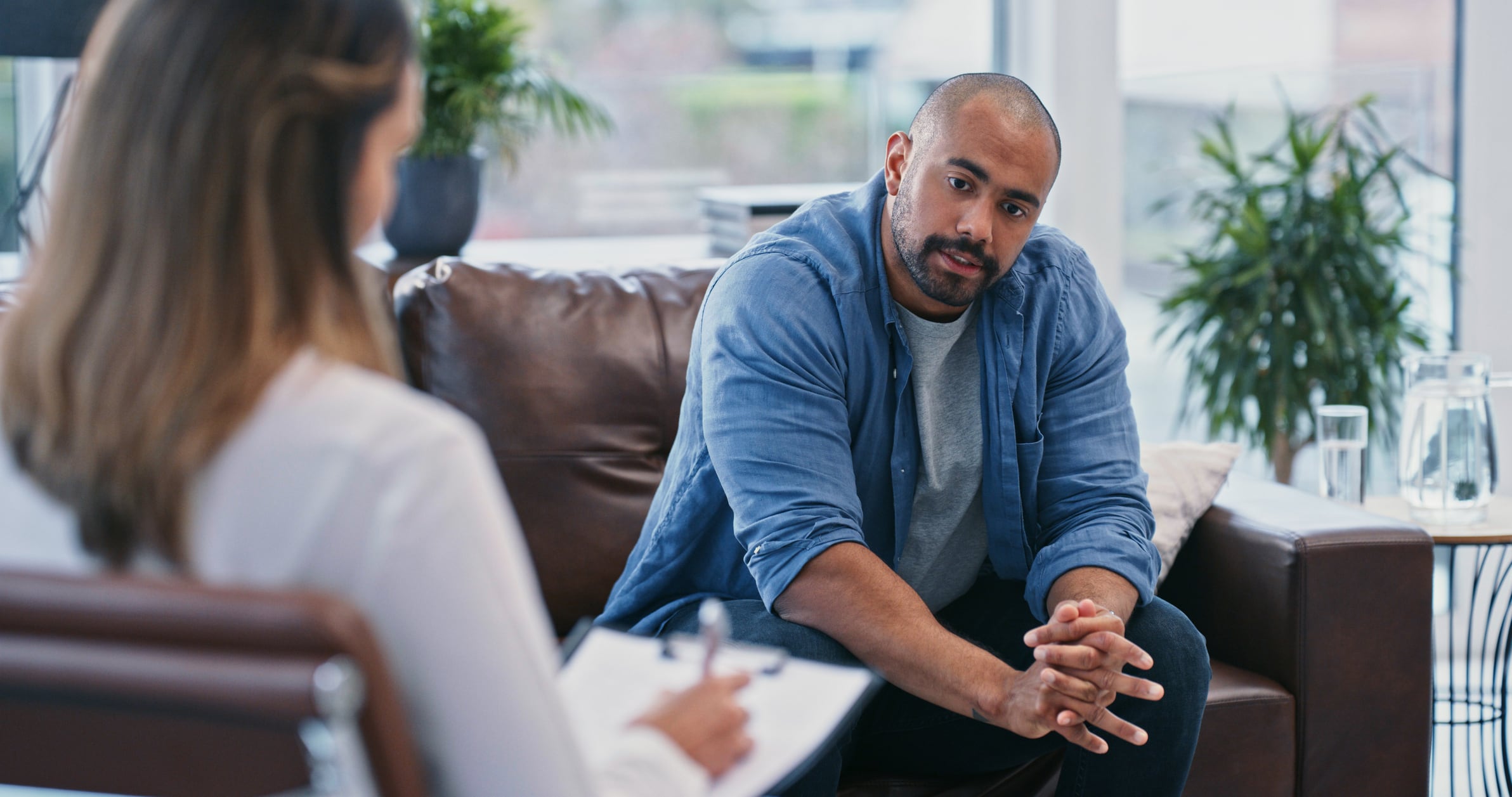 ¿Qué efectos tiene la falta de atención terapéutica en la salud mental de los hombres?