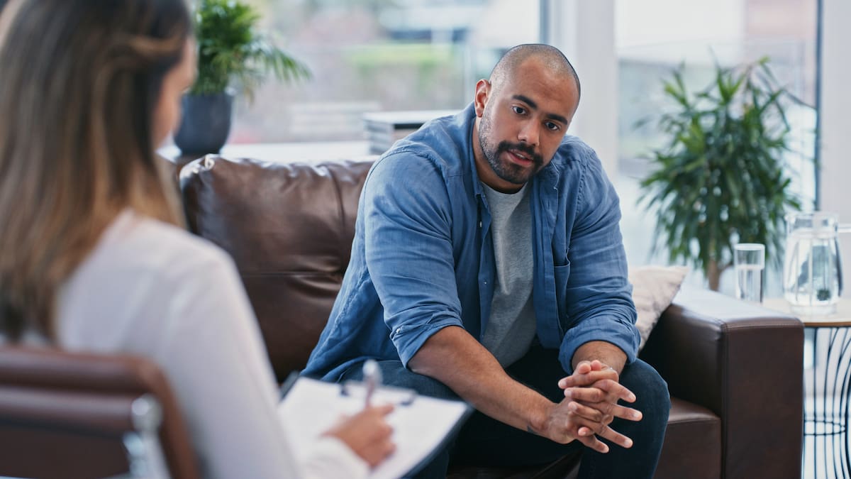 "No hay que reprimirlas, sino abrazarlas": una neurocientífica explica la clave para tratar las emociones en los problemas de salud mental