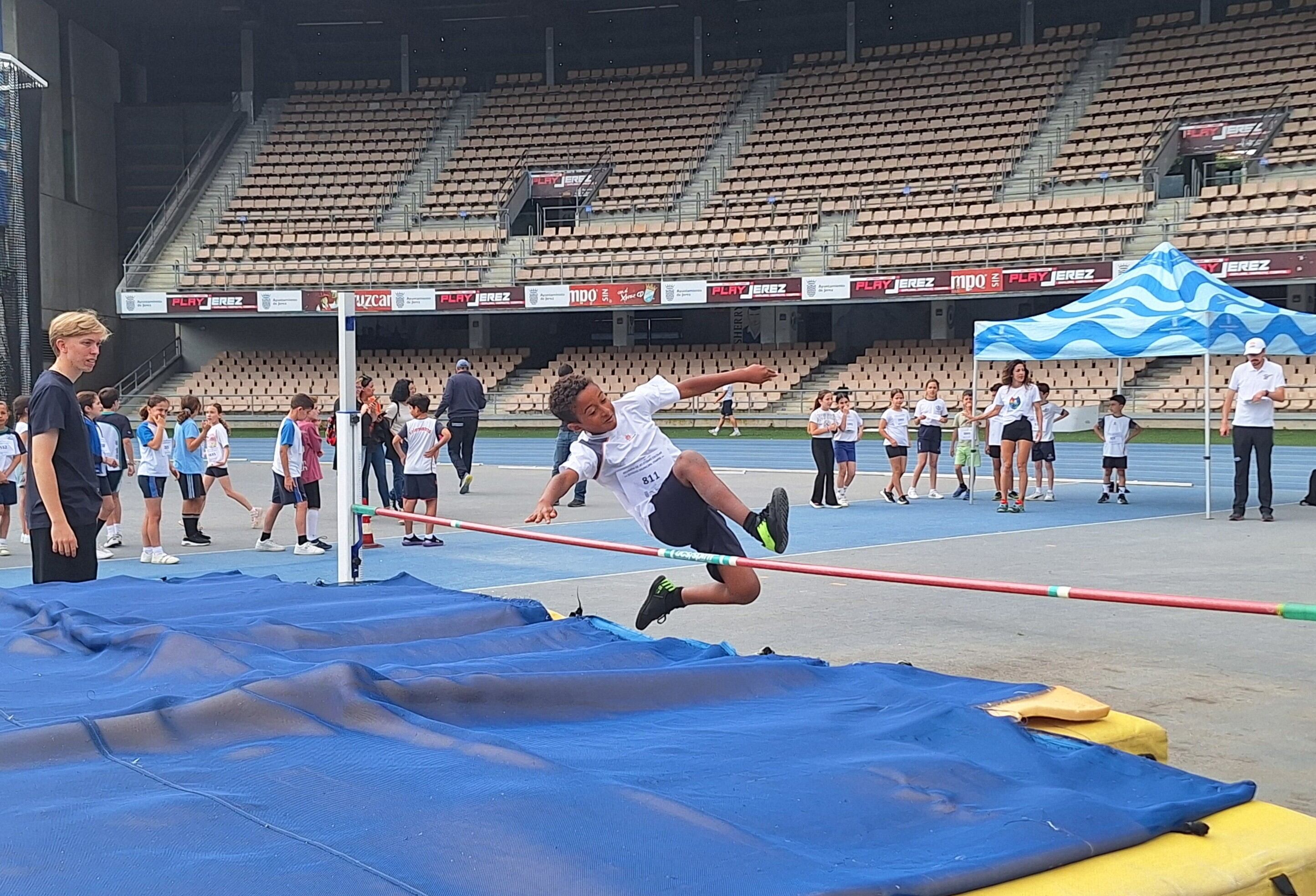 Alumnos participantes en la Reunión de Atletismo Escolar