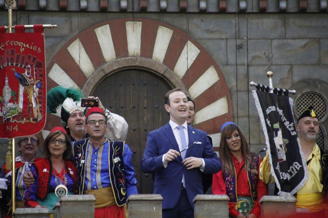 Carlos Ramón Pérez dirigiendo el pasodoble Idella en 2018