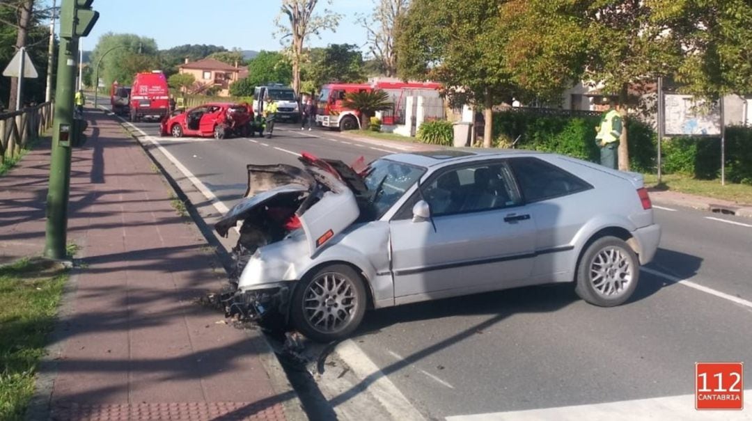 Estado en el que quedaron los dos vehículos implicados en el accidente de Escalante.