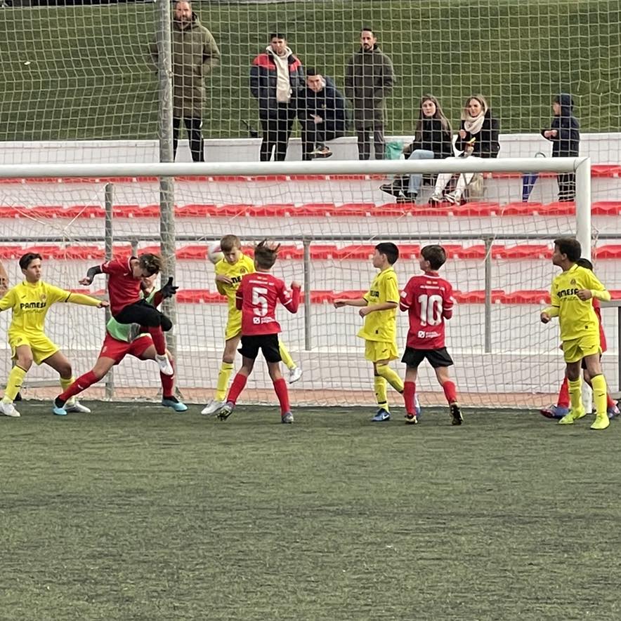 Los pequeños futbolistas demostraron muy buenas maneras