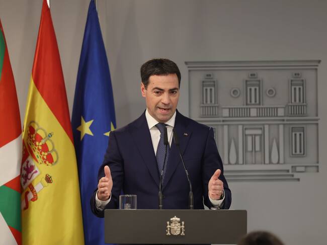 MADRID, 27/01/2026.- El lehendakari, Imanol Pradales, ofrece una rueda de prensa tras la reunión que ha mantenido con el presidente del Gobierno, Pedro Sánchez, este martes en el Palacio de la Moncloa. EFE/ Kiko Huesca