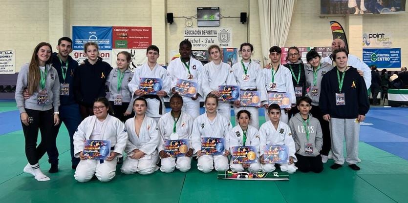 Deportistas del Club Judo Huesca en Montijo